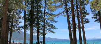 Dog-friendly chalet with amazing lake views & pool access - near lake & slopes