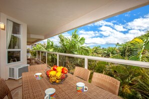 Outdoor dining - Upgraded Condo | Walk to Kamaole Beach II | Maui Banyan Resort w/ Pool + AC (KIHEI)
