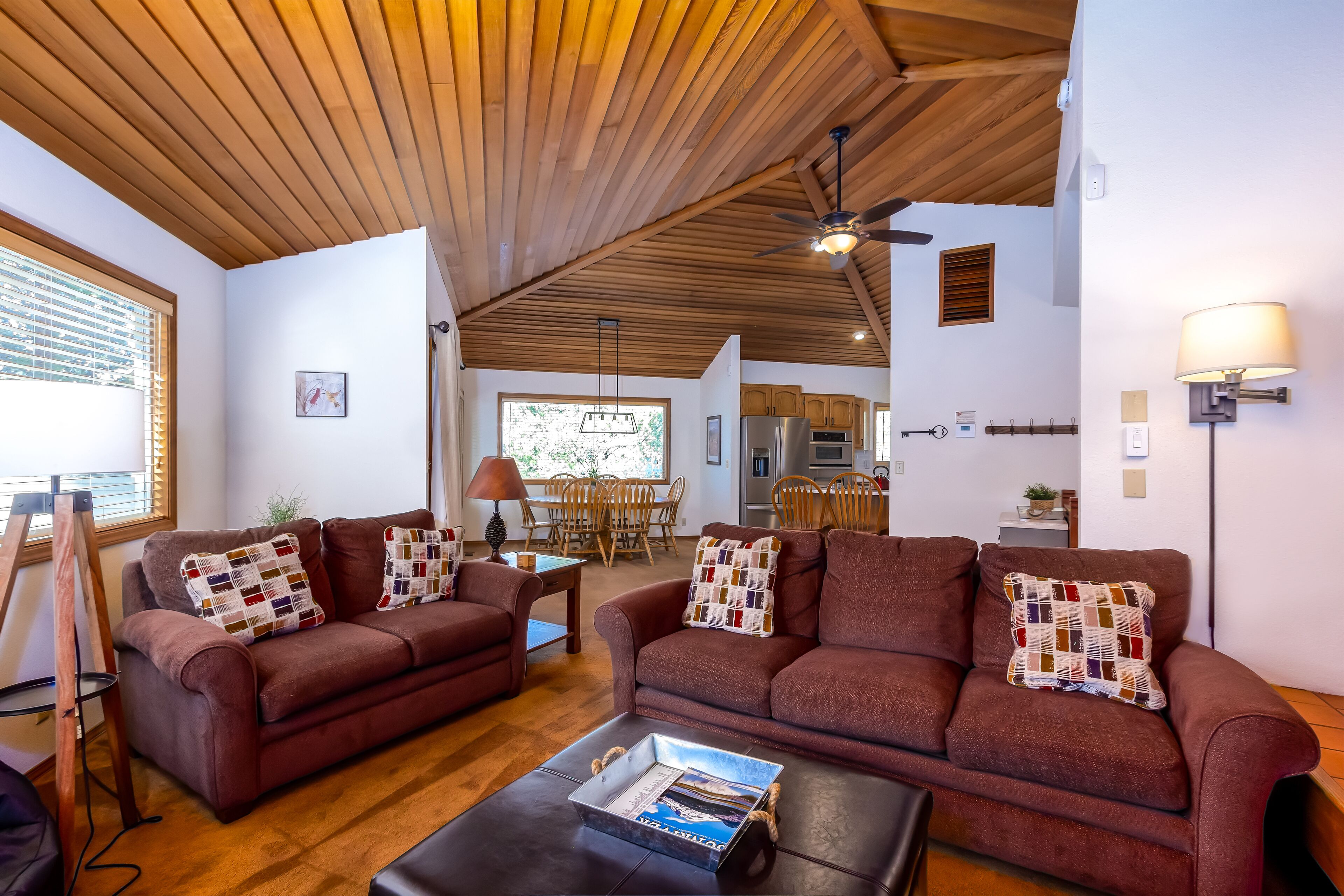 Short Walk to Deschutes River, Air Conditioning, Hot Tub - ROGU03