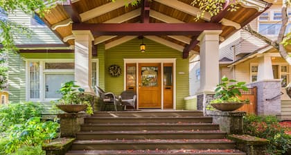 Beautiful Irvington Apartment near City Center!