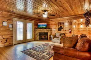Smart TV, fireplace, DVD player, table football