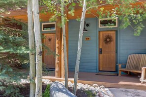 Exterior detail - High-end Townhouse Near Resort Shuttle w/ Mountain Views from Private Deck (Keystone)