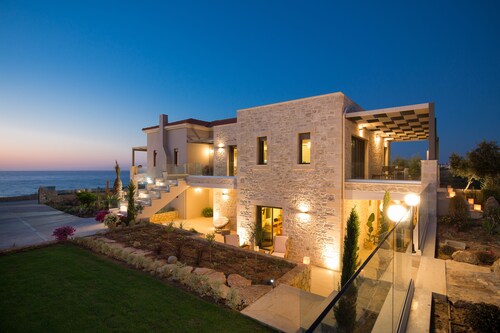 Villa mit Meerblick und privatem beheiztem Pool und Hammam, 800 m vom Strand und den Geschäften entfernt