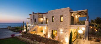 Villa mit Meerblick und privatem beheiztem Pool und Hammam, 800 m vom Strand und den Geschäften entfernt