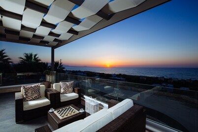 Seaview Villa with Private Heated Seaview Pool & Hammam 800m from beach & shops