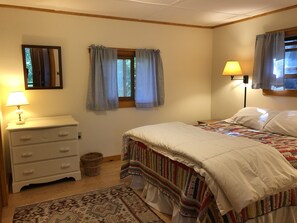 2 slaapkamers, een strijkplank/strijkijzer, gratis wifi, beddengoed