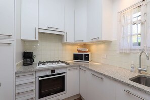 Réfrigérateur, micro-ondes, four, lave-vaisselle