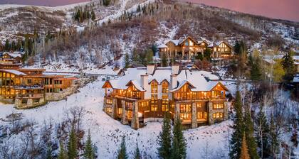 Magnificent Mountain Retreat + Sleeps 32 + Close to skiing - Falconhead Grande