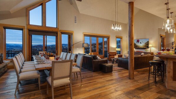 Dining - Magnificent Mountain Retreat + Sleeps 32 + Close to skiing - Falconhead Grande (Steamboat Springs)