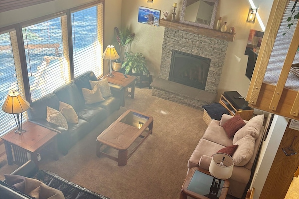 Spacious living room with plenty of seats for everyone!
