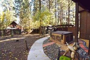 Property grounds - Maple Bear: Walk to Snow Summit! Hot Tub! Game Room! Pool Table! Air Hockey! Internet! Family Friendly! (Big Bear Lake)