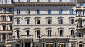 A multi-story building with a classical architectural style, featuring ornate balconies and arched windows. - Amazing Piazza Venezia Suite Int 5 (Roma)