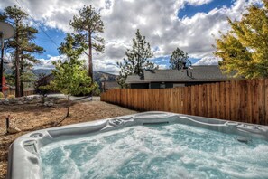 Tina de hidromasaje al aire libre