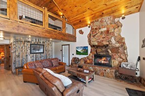 Televisión y chimenea 