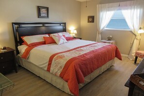 1 bedroom, Internet, bed sheets - Dreamy Island Getaway for Two! 1B/1B Beachfront Vacation Condo at Leonardo Arms With Fantastic Views! (Fort Myers Beach)