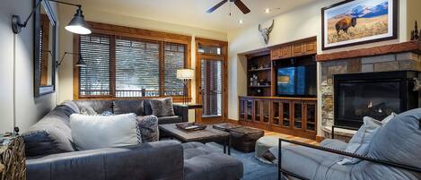 Télévision, cheminée