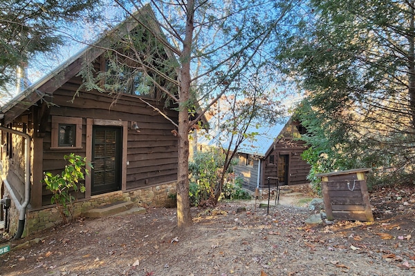 Wild Turkey's Roost - Village of Cheshire Cabins