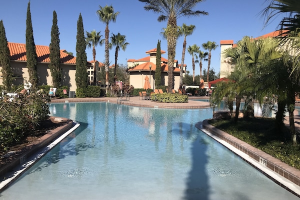 Piscine extérieure, piscine chauffée