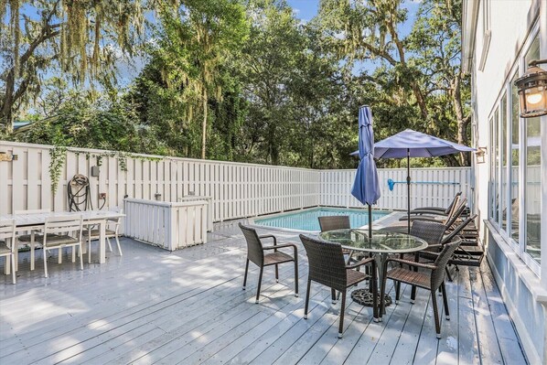 Outdoor dining