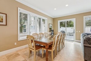 Dining - 14 Heron Street - 6 Bdrm, 5th Row, close to the Beach! (Hilton Head Island)