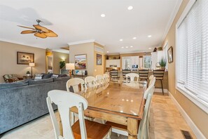 Dining - 14 Heron Street - 6 Bdrm, 5th Row, close to the Beach! (Hilton Head Island)