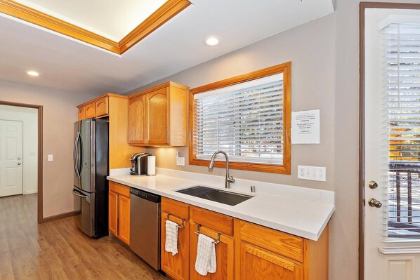 Fridge, microwave, oven, stovetop - Time Well Spent by Destination Big Bear : Game Room with Pool Table & Darts! Internet! Propane BBQ! Cable! 5 Bedrooms! (Big Bear City)