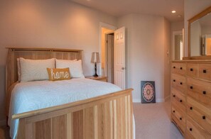 2 bedrooms, free WiFi, bed sheets - Fine Recline - perfect single level. Block to beach (Pacific City)