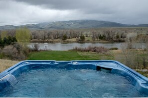 مغطس سبا خارجي