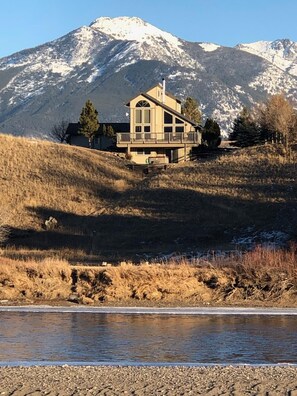 المنشأة من الخارج