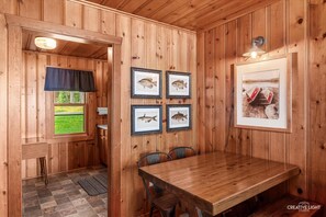 Dining - Lakefront Cabin #4 The Crappie (Presque Isle)