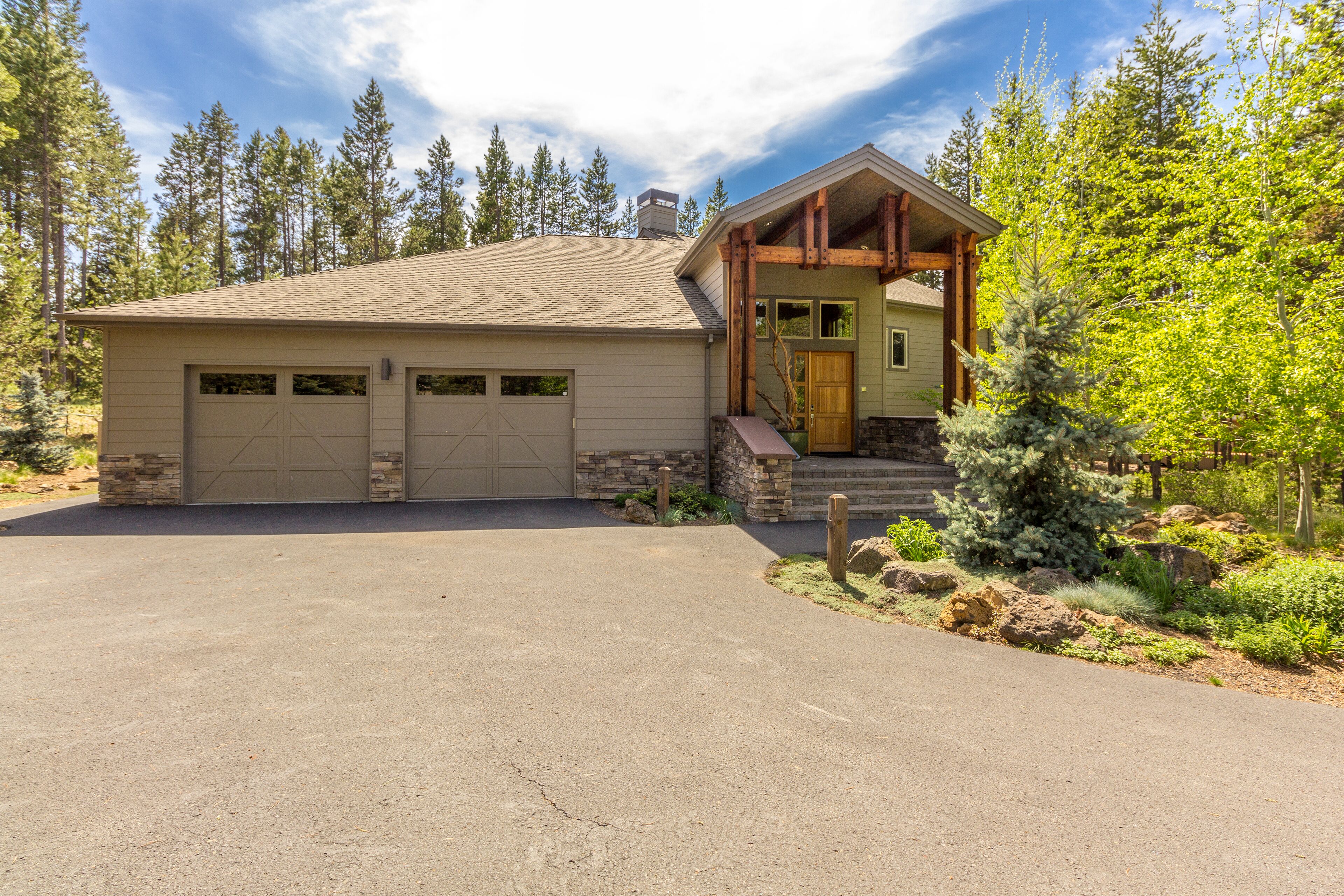 Gorgeous Home, theater room, 3 masters, AC, Hot Tub, Ping Pong-MTRO09