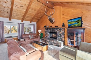 TV, fireplace, video games, DVD player - Gentle Grizzly Getaway by Destination Big Bear : Incredible Ski Slope Views of Bear Mtn! Internet! (Big Bear Lake)
