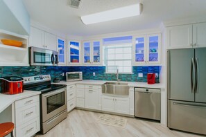 Fridge, microwave, oven, stovetop - Coastal Retreat • Ocean Views • Pet-Friendly • Spacious & Ideal for Large Groups (Surfside Beach)