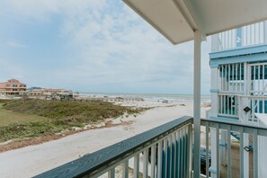 Property grounds - Coastal Retreat • Ocean Views • Pet-Friendly • Spacious & Ideal for Large Groups (Surfside Beach)