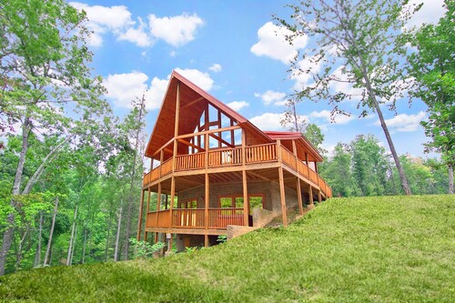 Lazy Daze: Theater, Hot Tub, Sauna, Gameroom