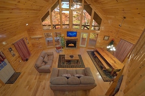 TV, peis, DVD-spiller og stereoanlegg