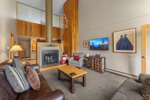Flat-screen TV, fireplace, DVD player - Serene Condo Surrounded by Nature, 5-Min Drive to Ski Village. PET FRIENDLY! (Keystone)