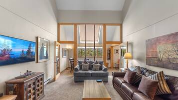 Flat-screen TV, fireplace, DVD player