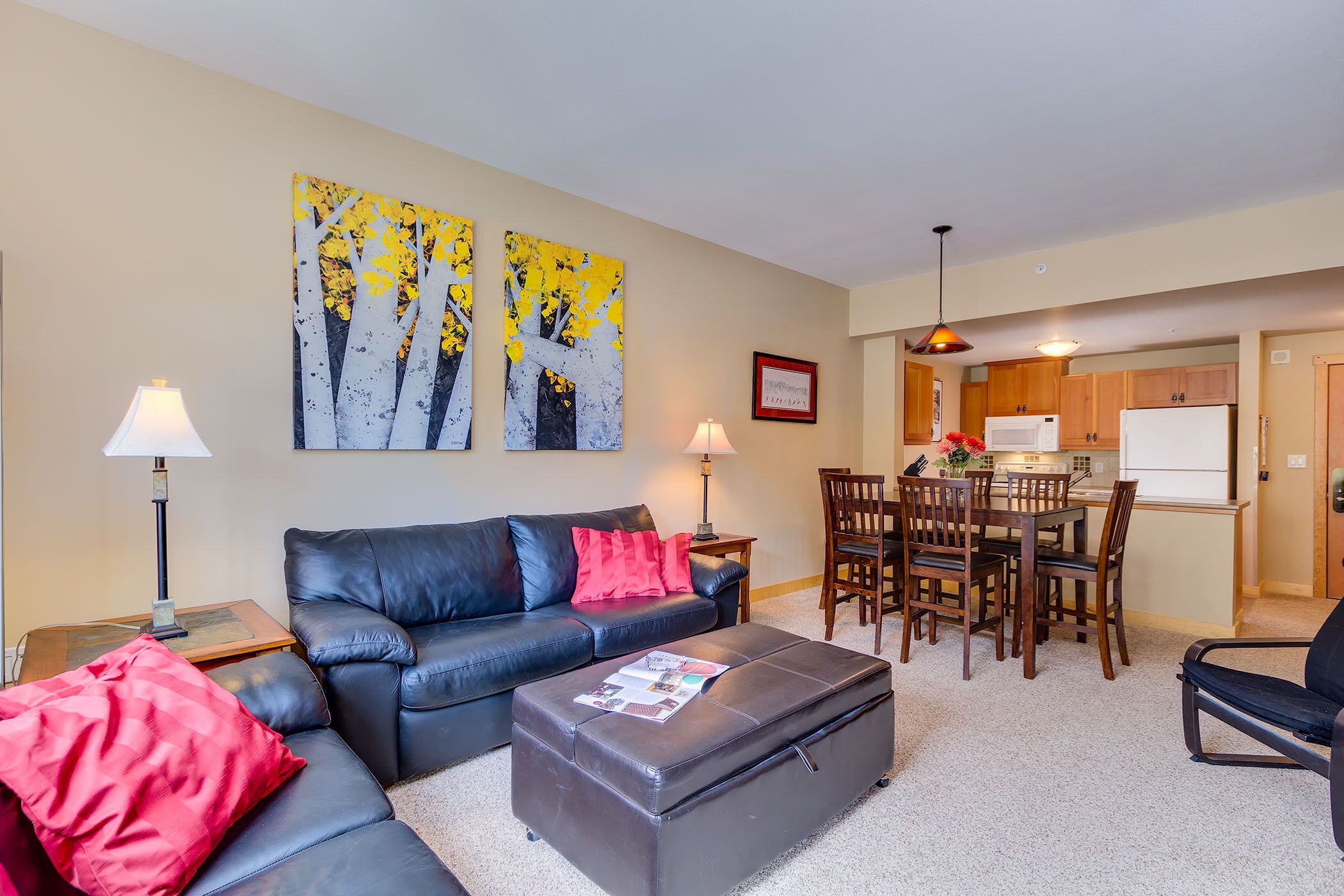 Convenient Center Village location, 2 hot tubs & heated pool! Free WiFi and Pkg