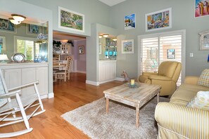 Smart TV - Key West Style Waterfront, Private Pool, WiFi, Close to Village & Beaches Pet OK (Safety Harbor)