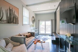 TV, offices - Yard, Parking, 4.5 Mi to Bway (Nashville)