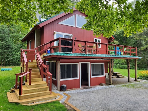 LOCATION, LOCATION, LOCATION. 5 min to mountain, Dog friendly. 5 star reviews.

