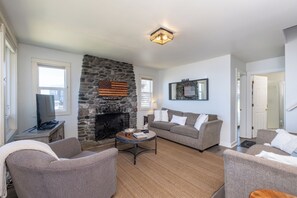 Smart-TV, Kamin, DVD-Player