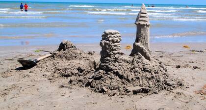 Amazing community with two fabulous slope entry pools, BBQ grills, fire pit area