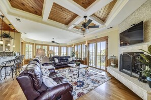 Smart TV, DVD player, video library