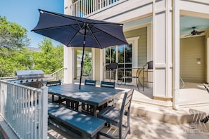 Outdoor dining - 43 Dune Lane - 2nd Row Dune Lane Luxury, 100ft from the Sand (Hilton Head Island)