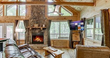 Enchantment – Romantic Cabin for Two with Indoor Spa, Jacuzzi & Fire Pit
