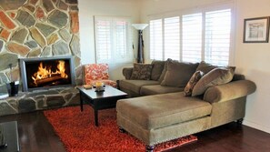 Smart TV y chimenea
