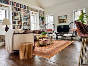 Smart TV, books, stereo