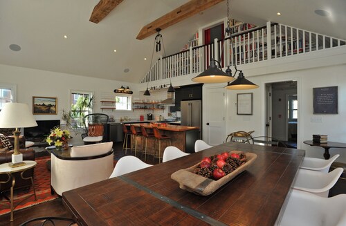 Literary Oasis Heart Of Nantucket Town